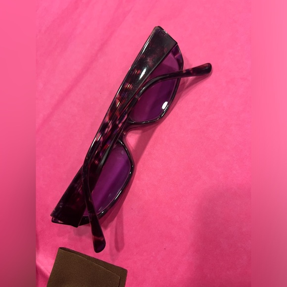 Vintage 1990s purple sunglasses - have been kept in amazingly great condition - Picture 3 of 4